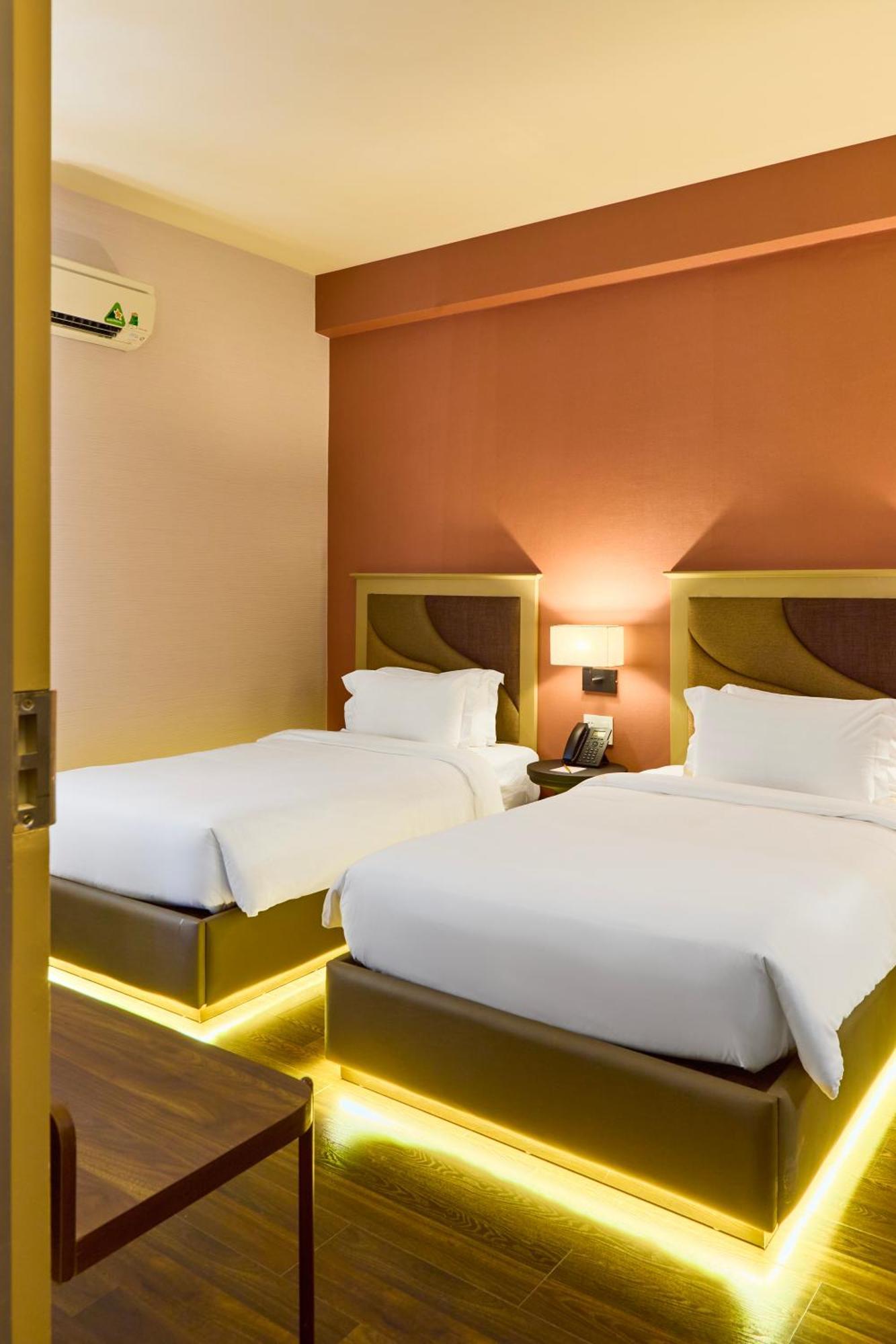 Kin Hotel Ly Tu Trong Хошимин Экстерьер фото